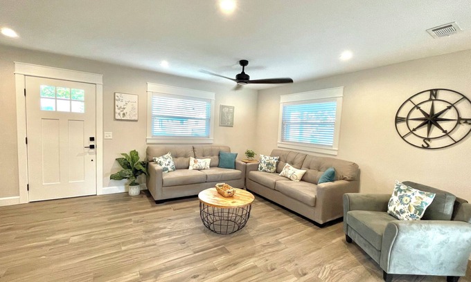 Eagle Lake Casa | Central Florida's Spring Fed Eagle Lake Getaway! Pet-Friendly