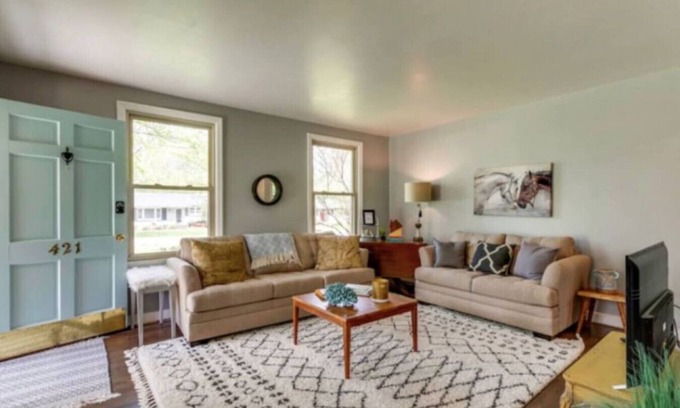 Franklin Apartamento | Central Duplex Pet Friendly Walkable Coffee Spots
