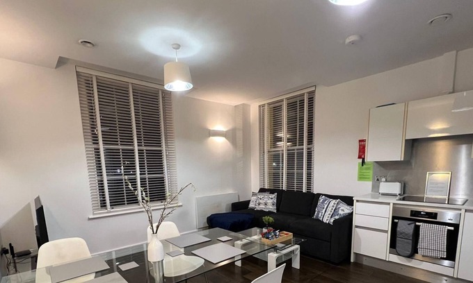 Reading Apartamento | Central | Free Secure Parking | Relocating Families