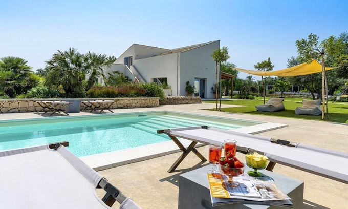 Avola Casa | Central house with beautiful views and heated pool