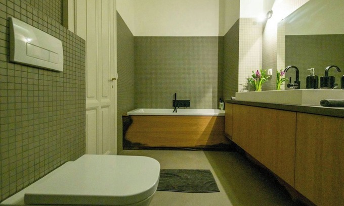 Inner City Budapest Apartamento | Central Industrial Luxury Home