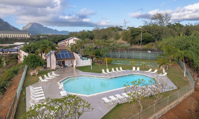 Nawiliwili Apartamento | Central Kauai Location – Walk to Beach, Enjoy Pool & Explore the Island Easily