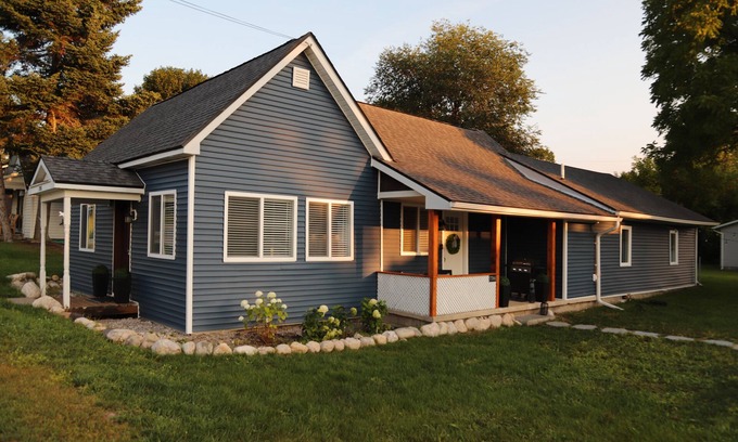 Central Lake Casa | Central Lake Escape -4Beds, Lake, Boat, Golf, Hike, Bike FUN! Booking now!