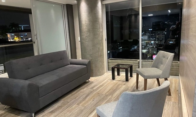 Pereira Apartamento | Central location, close to mall, restaurants, bars, markets & safe location.