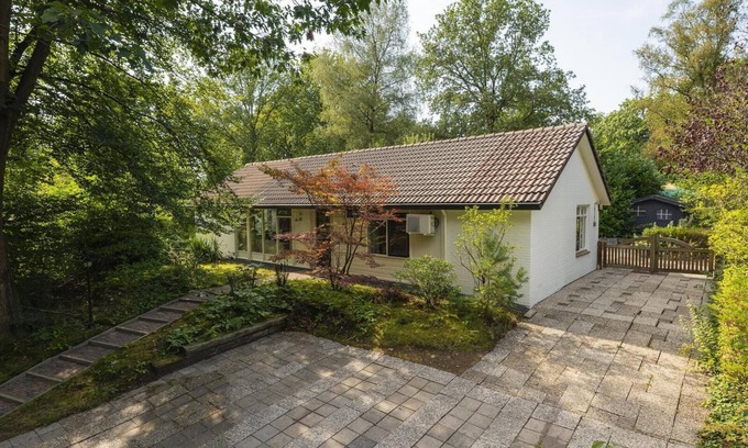 Lieren Casa | Central luxury group accommodation with five bedrooms, large kitchen, and enclosed garden. Plenty of privacy and comfort inside and out.