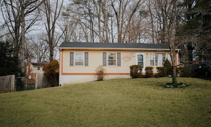 Lynchburg Casa | Central LYH Getaway | 5 Beds + Private Parking