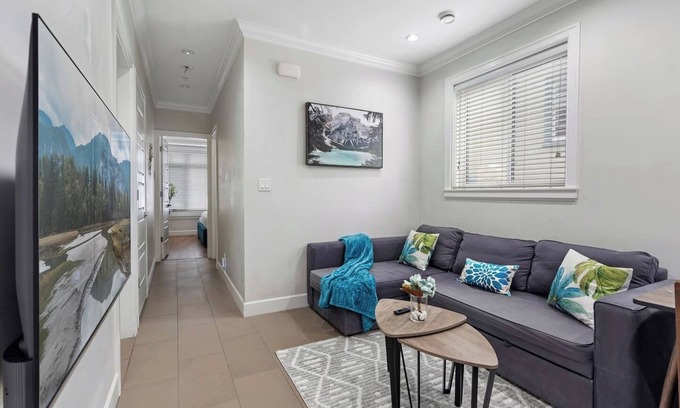 Vancouver South Condominio | Central Main Street Home Minutes from QE Park