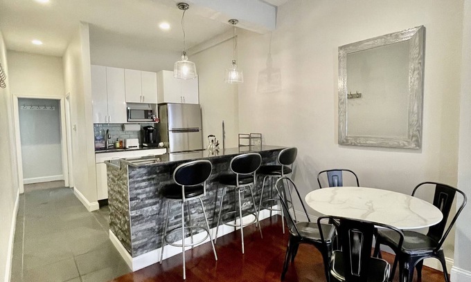 Kips Bay Apartamento | Cómodo y limpio, 3 habitaciones / 2 baños en un gran edificio