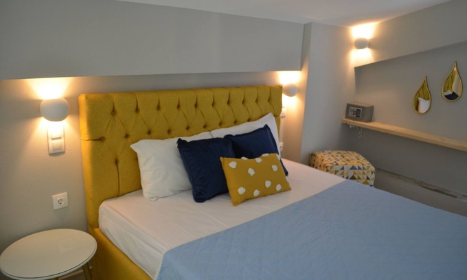 Skiathos Apartamento | Central mezonette for 3