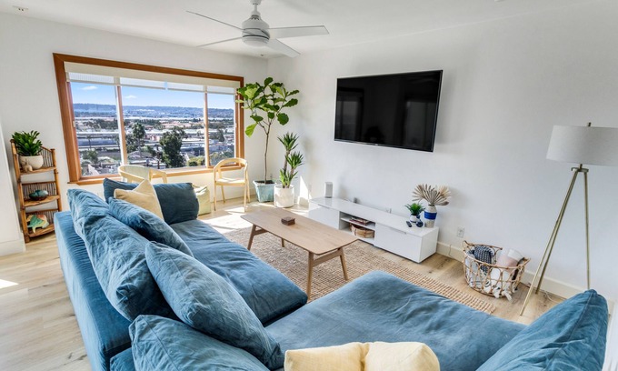 Mission Hills Condominio | Central Mission Hills Condo with Spectacular Views