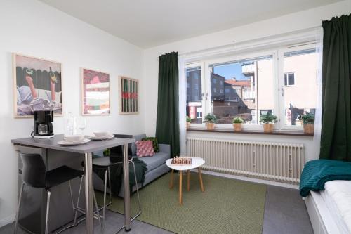 Orebro Apartamento | Central Modern Apartment