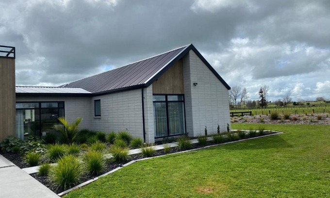 Waikato District Casa | Central One Bedroom Studio
