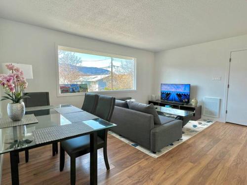 Okanagan-Similkameen Apartamento | Central Penticton. Alongside KVR Trail. Freshly Renovated. Pet Friendly.