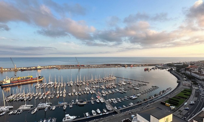 Ponta Delgada Apartamento | Central Ponta Delgada - Ocean and Sunset views from tallest building on island