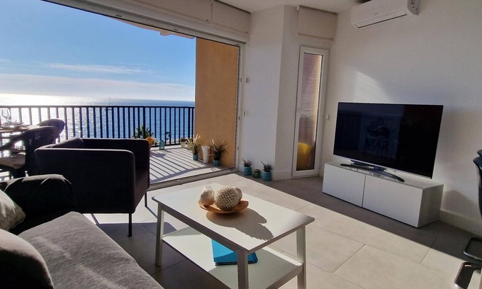 Fuengirola City Centre Apartamento | Central & Quite New 2BDR beachfront apt Fuengirola
