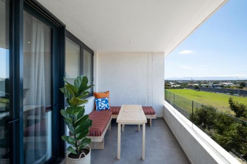 Observatory Apartamento | Central Rooftop Pool Patio & Gym