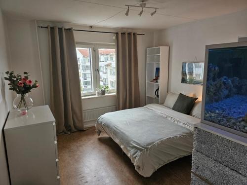 Sundbyberg Municipality Casa | Central Room with Private Entrance and Ensuite Bathroom