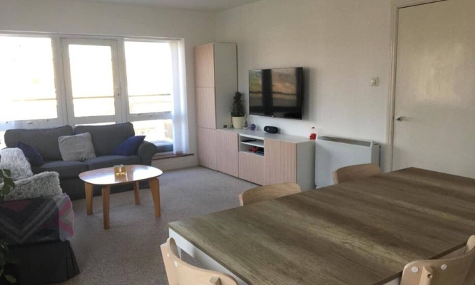 Toberbunny Apartamento | Central Spacious 3 Bedroom Apartment With Parking