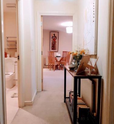 Whittington Apartamento | Central spacious and secure with a double bed