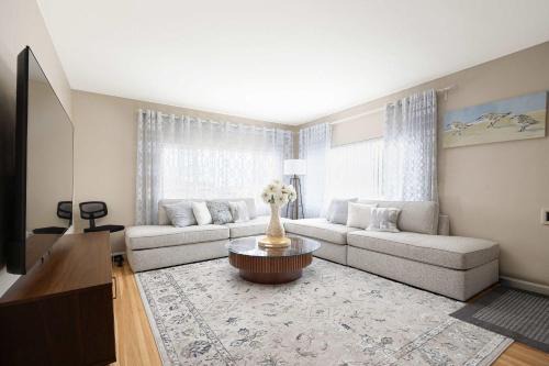 Paradise Hills Casa | Central Spacious