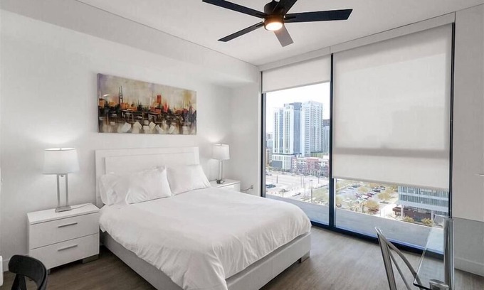 Evans Churchill Apartamento | Central Studio | Pool/Spa/Hottub | Close to Shops & Parks