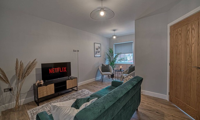 Coventry Casa | Central & Stylish | Garden & Parking