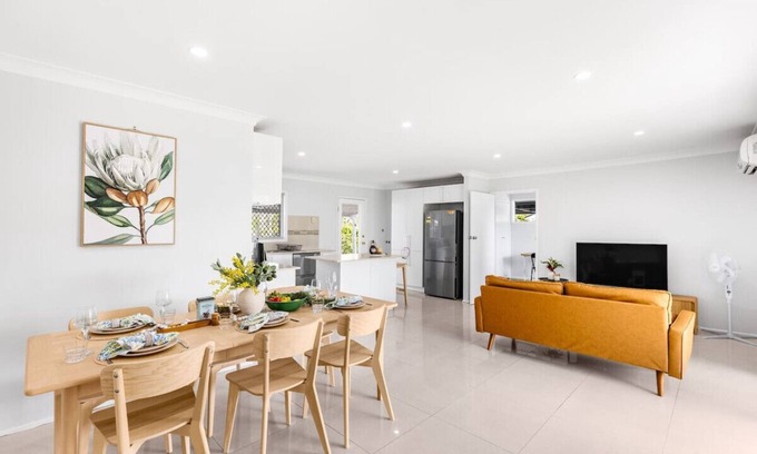 Sunnybank Casa | Central Sunnybank 4 Bedrooms Home, Family Friendly