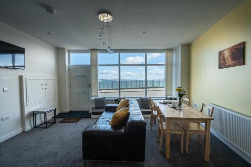 Tenby Apartamento | Central Tenby North Beach Apartment with Parking