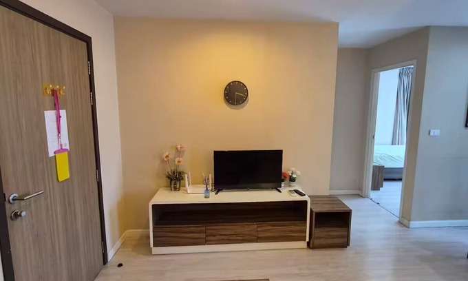 Khlong Toei Condominio | Central Bangkok 2-Bedroom Condo with Pool, Gym & Parking – Rama 4