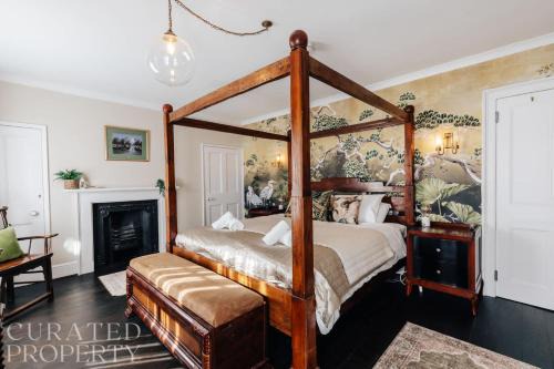 Upper Town Casa | Central Townhouse with Garden & Free Parking
