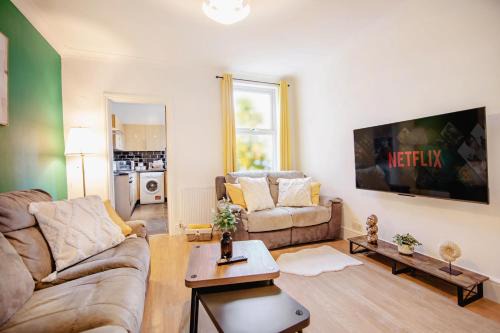 Sheffield Casa | Central Urban Retreat Oasis Free Parking 13ppl