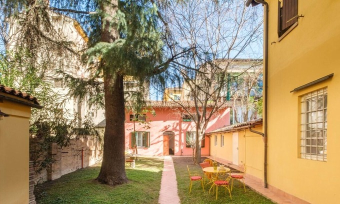 Historic Center Villa | Villa en el Centro con Jardín | Resté Il Sentiero