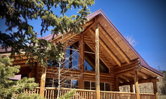 Duck Creek Village Chalet De Esquí | Centrally Located In Duck Creek Close To Restaurant, Shopping, & National Forest