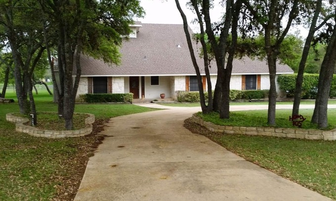 Dripping Springs Casa | Ubicado en Dripping Springs en la puerta de entrada a las colinas de Texas