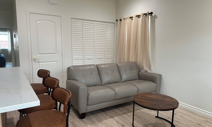 Southwest Anaheim Casa | Centrally locate charming house near major attractions