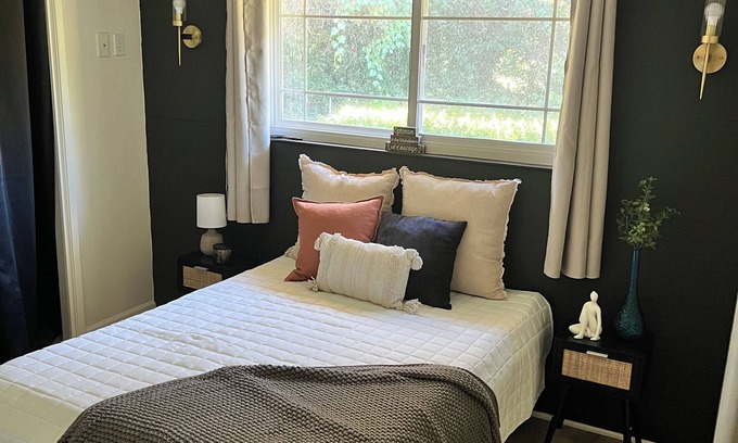 Parkside Casa | Centrally Located Upscale Home with Room for Rent - Great Hosts & Neighborhood