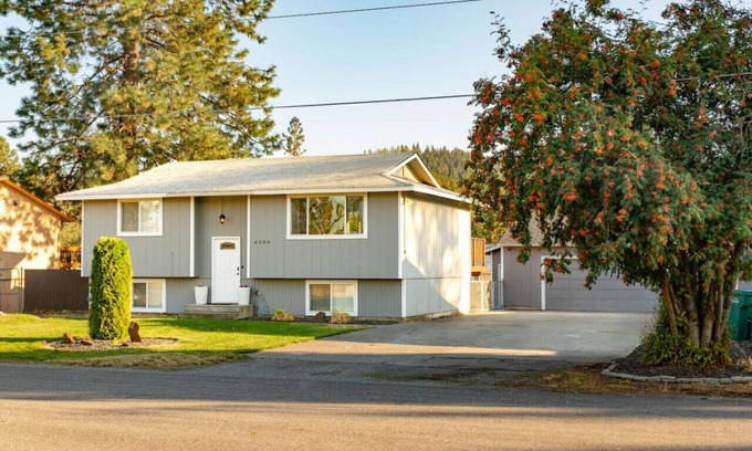 Spokane Casa | Centrally Located, Fenced Yard, Fast Internet
