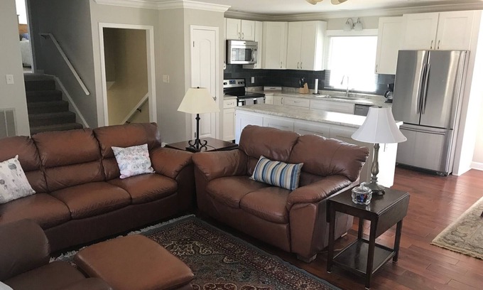 Knoxville Casa | Casa céntrica de 4 recámaras recientemente remodelada