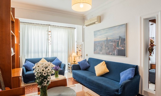 Los Remedios Apartamento | Apartamento céntrico en Sevilla (Triana - Los Remedios) con WiFi, AC y Parking