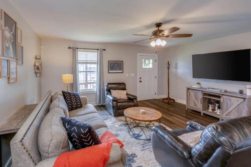 North Nashville Casa | Centrally Located Cozy Pet Friendly Cottage