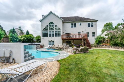 Mainland Casa | Centrally Located Family Home with Pool