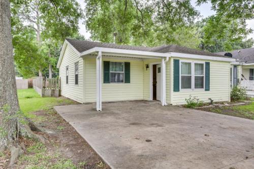 Gonzales Casa | Centrally Located Gonzales Home with Yard!
