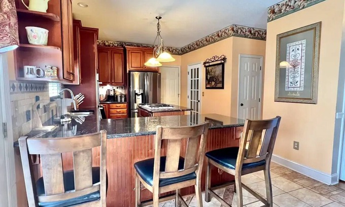 Greensboro Casa | Centrally Located Great for Traveling Professional