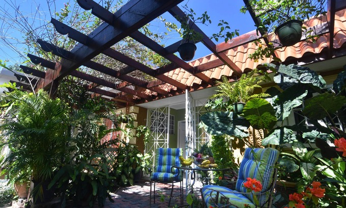 Molynes Gardens Apartamento | Centrally Located Guest Apartments II