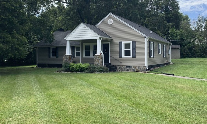 Burlington Casa | Centrally Located House, Minutes from Downtown Elon and Burlington