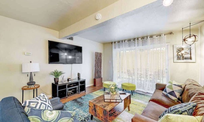 Tarrytown Condominio | Centrally located in Historic Tarrytown
