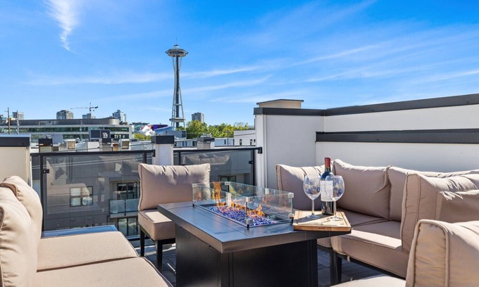 Lower Queen Anne Casa | Centrally located, modern Seattle townhome breathtaking SpaceNeedle views!
