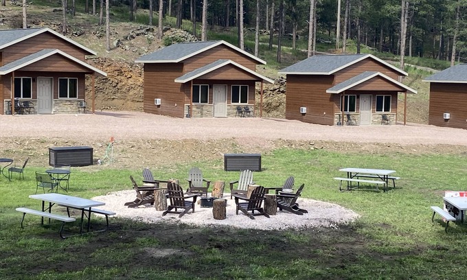 Rapid City Cabina | Centrally Located near everything the Black Hills has to offer!
