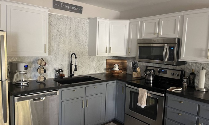 Bozeman Casa | Centrally located and newly renovated 3 bed townhome.