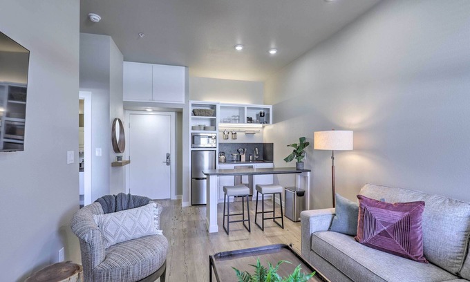 Downtown Apartamento | Centrally Located San Marcos Unit w/ Parking!